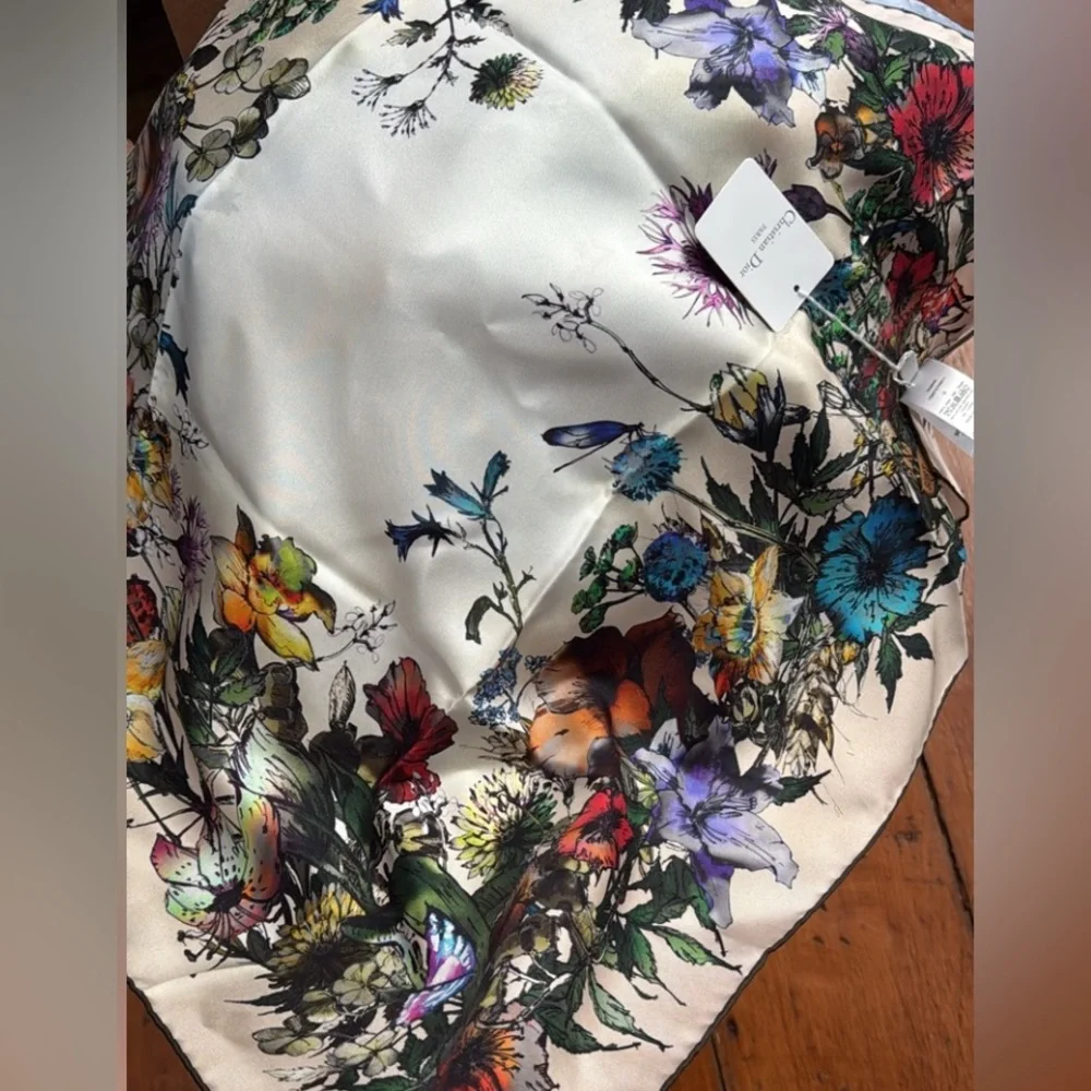 Christian Dior, Millie Fleur 100% Silk scarf NWT Limited edition With box